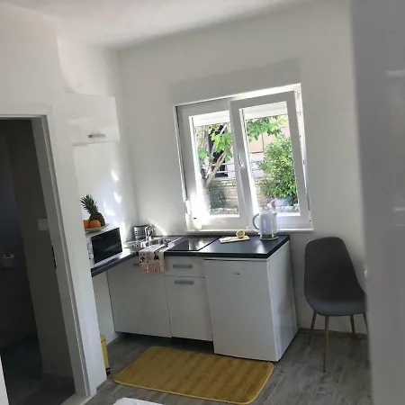 Studio Apartman Fani * Kaštela