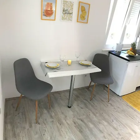 Studio Apartman Fani * Kaštela